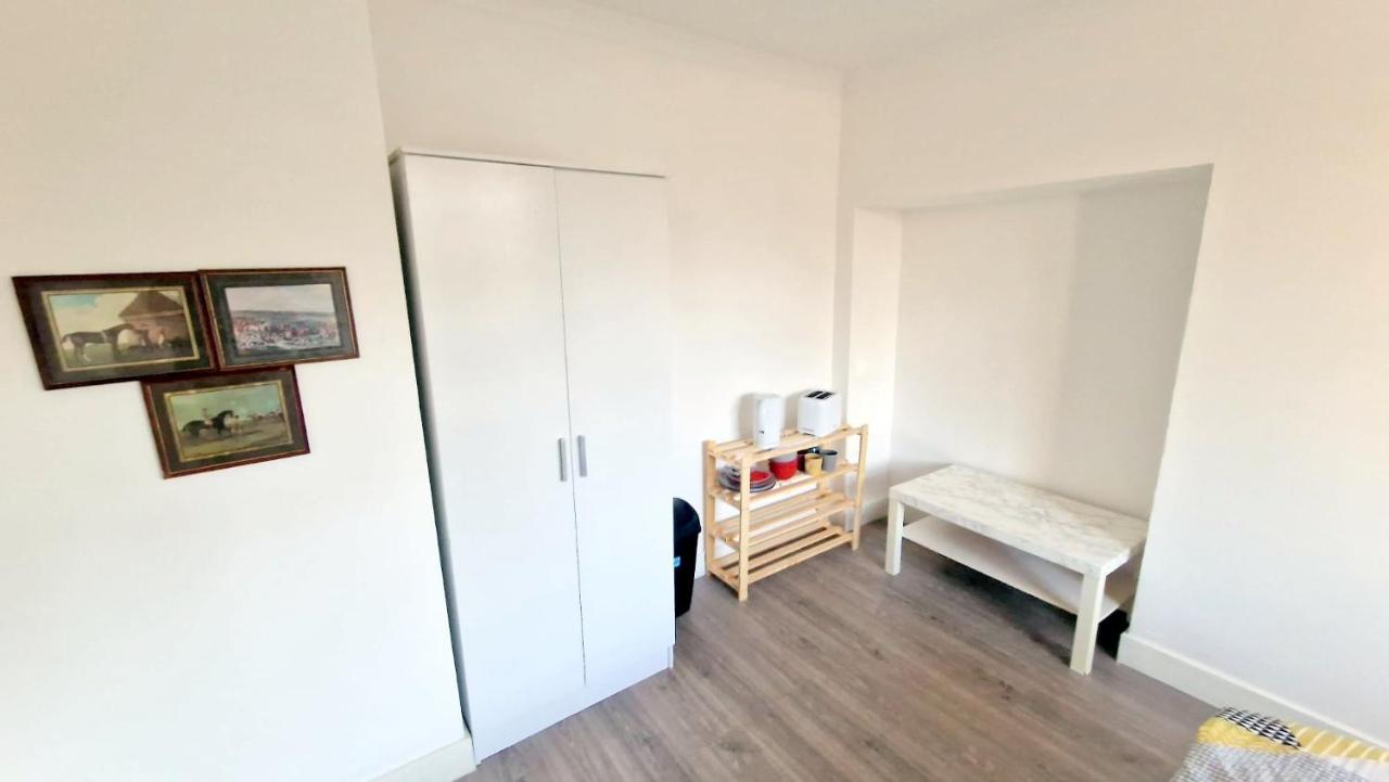 Lilleshall Rooms Mitcham Eksteriør bilde